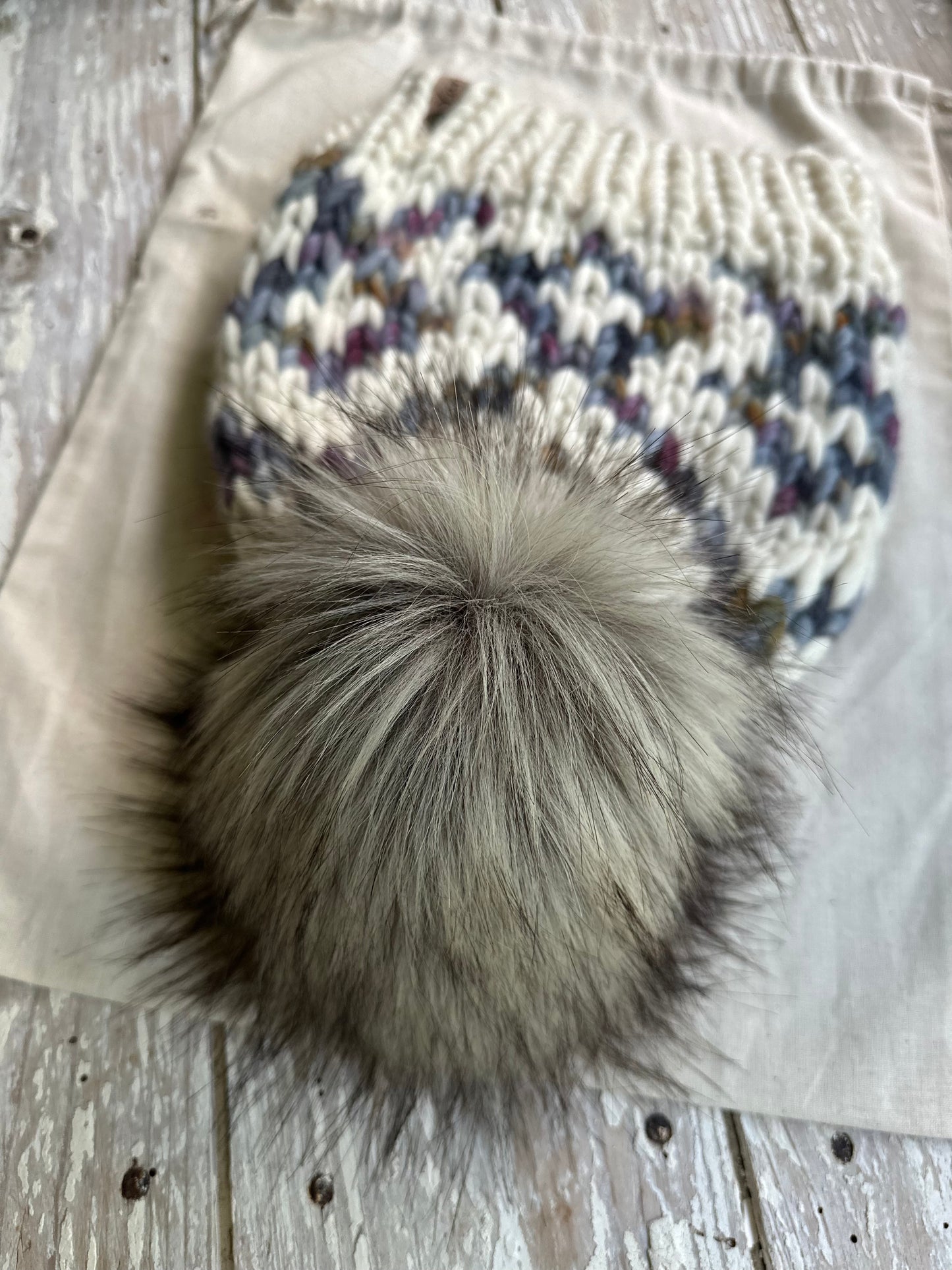 Child 4-7 yr Merino wool knit hat with faux fur Pom