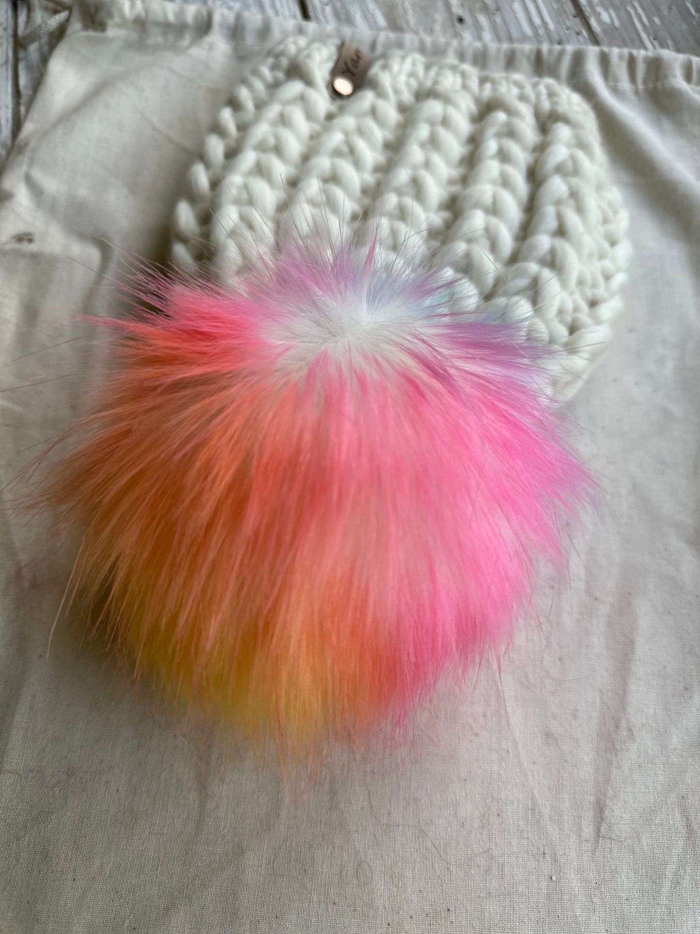 Baby 3-6 m Merino wool knit hat with faux fur Pom