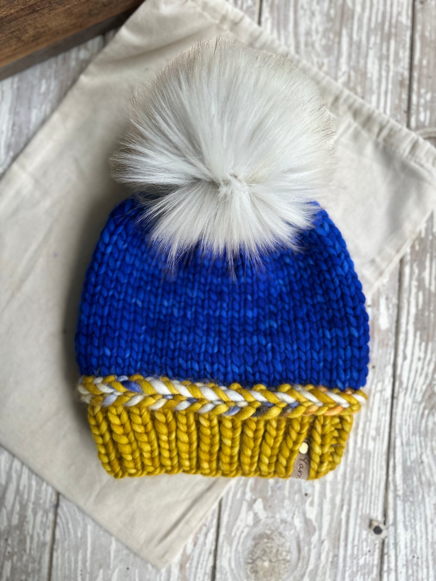 Merino wool knit hat with faux fur Pom