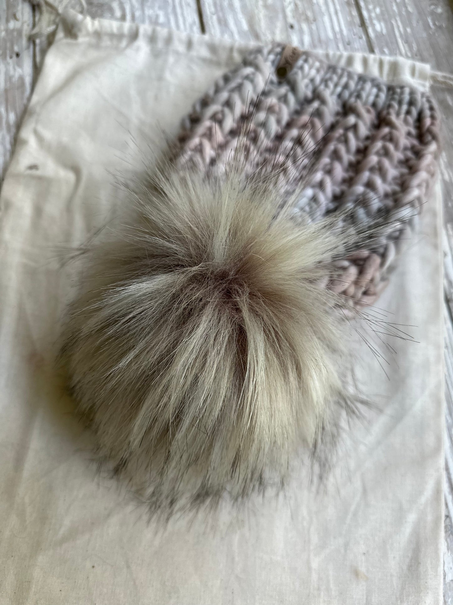 Baby 6-12 m Merino wool knit hat with faux fur Pom