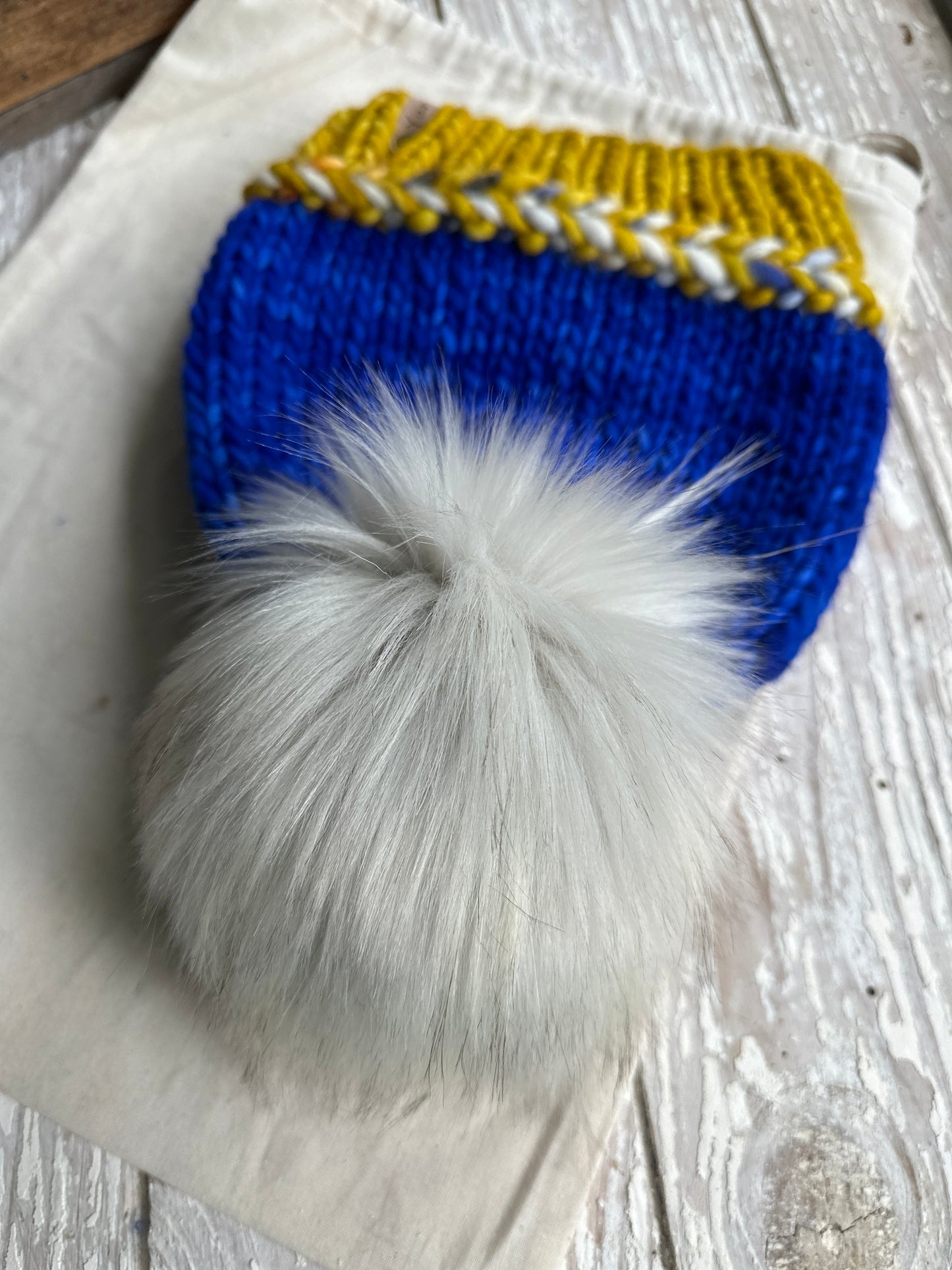 Merino wool knit hat with faux fur Pom