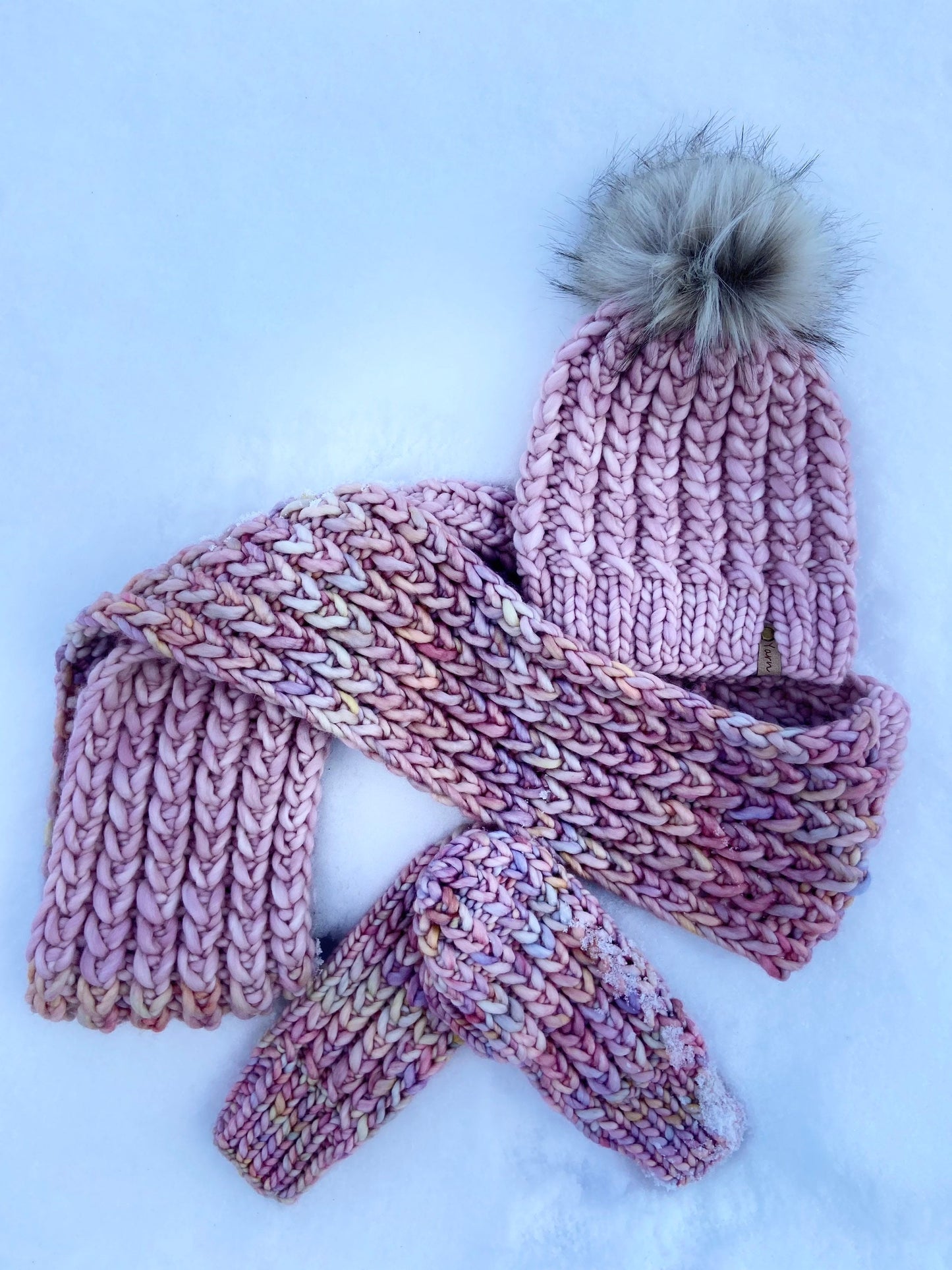 Merino wool knit hat with faux fur Pom