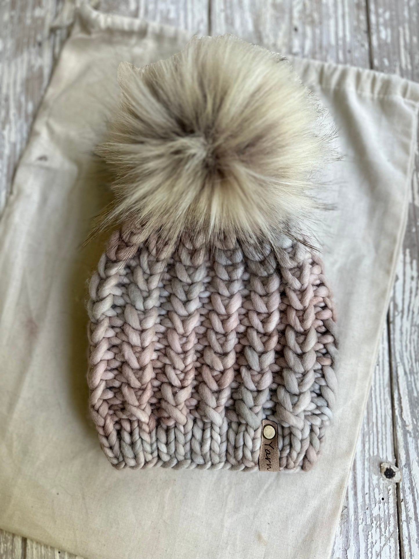 Baby 6-12 m Merino wool knit hat with faux fur Pom