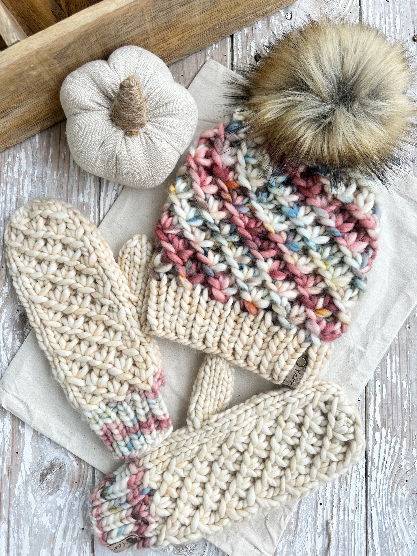 Merino wool knit hat and mitten set