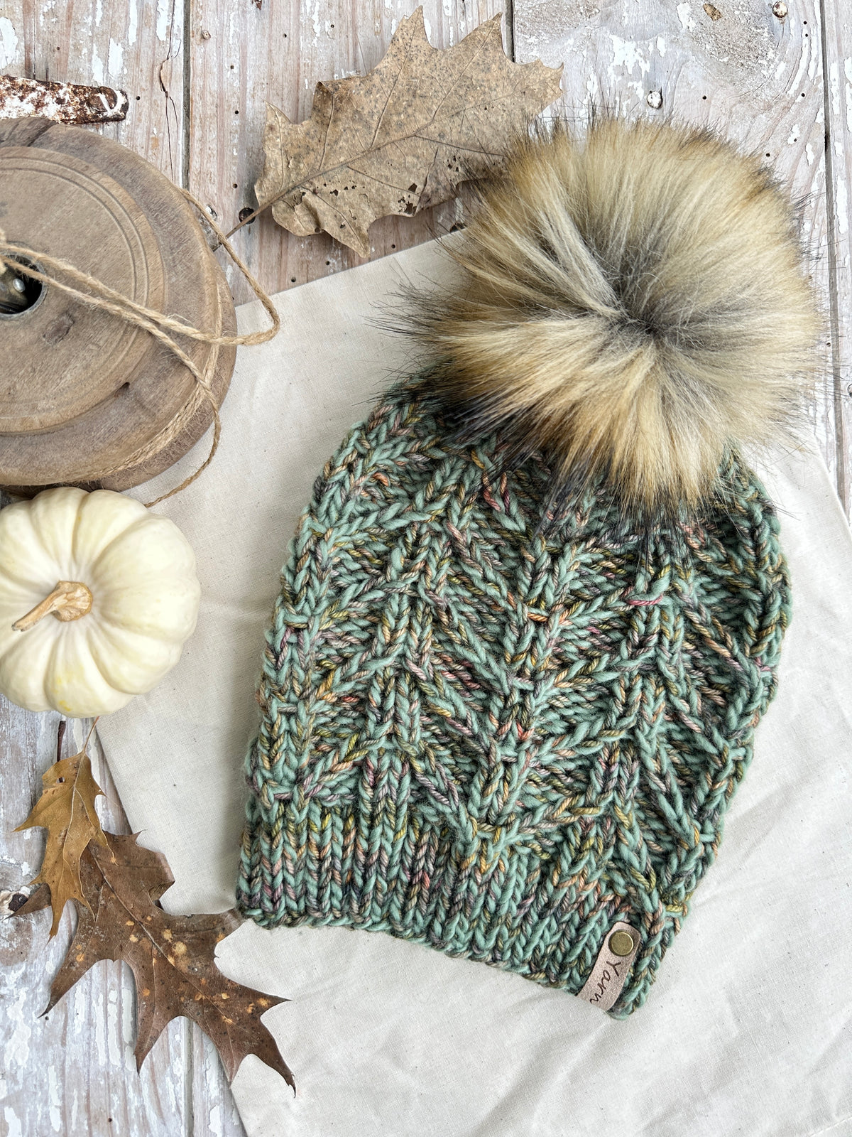 Merino wool knit hat with faux fur Pom