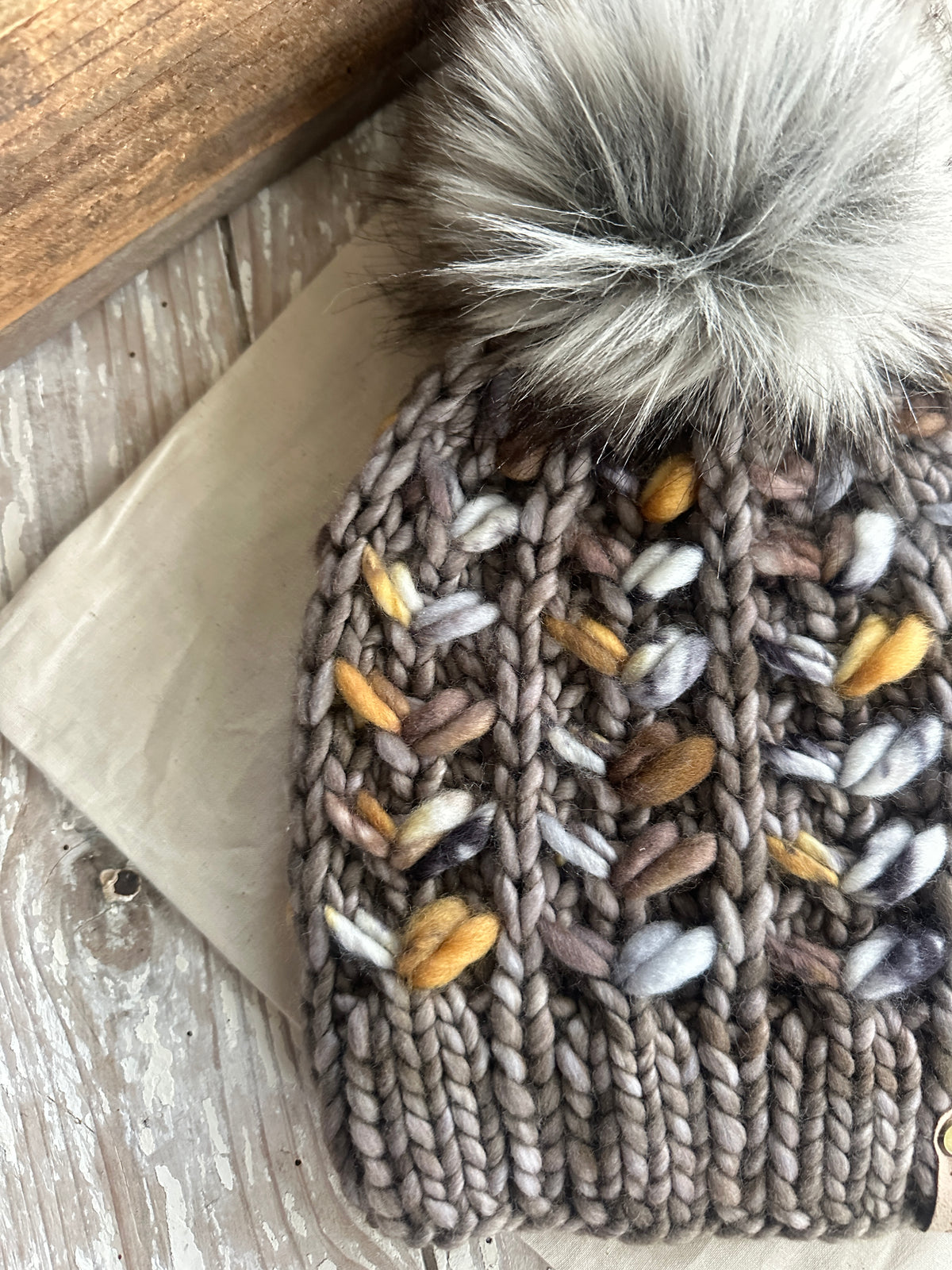 Merino wool knit hat with faux fur Pom