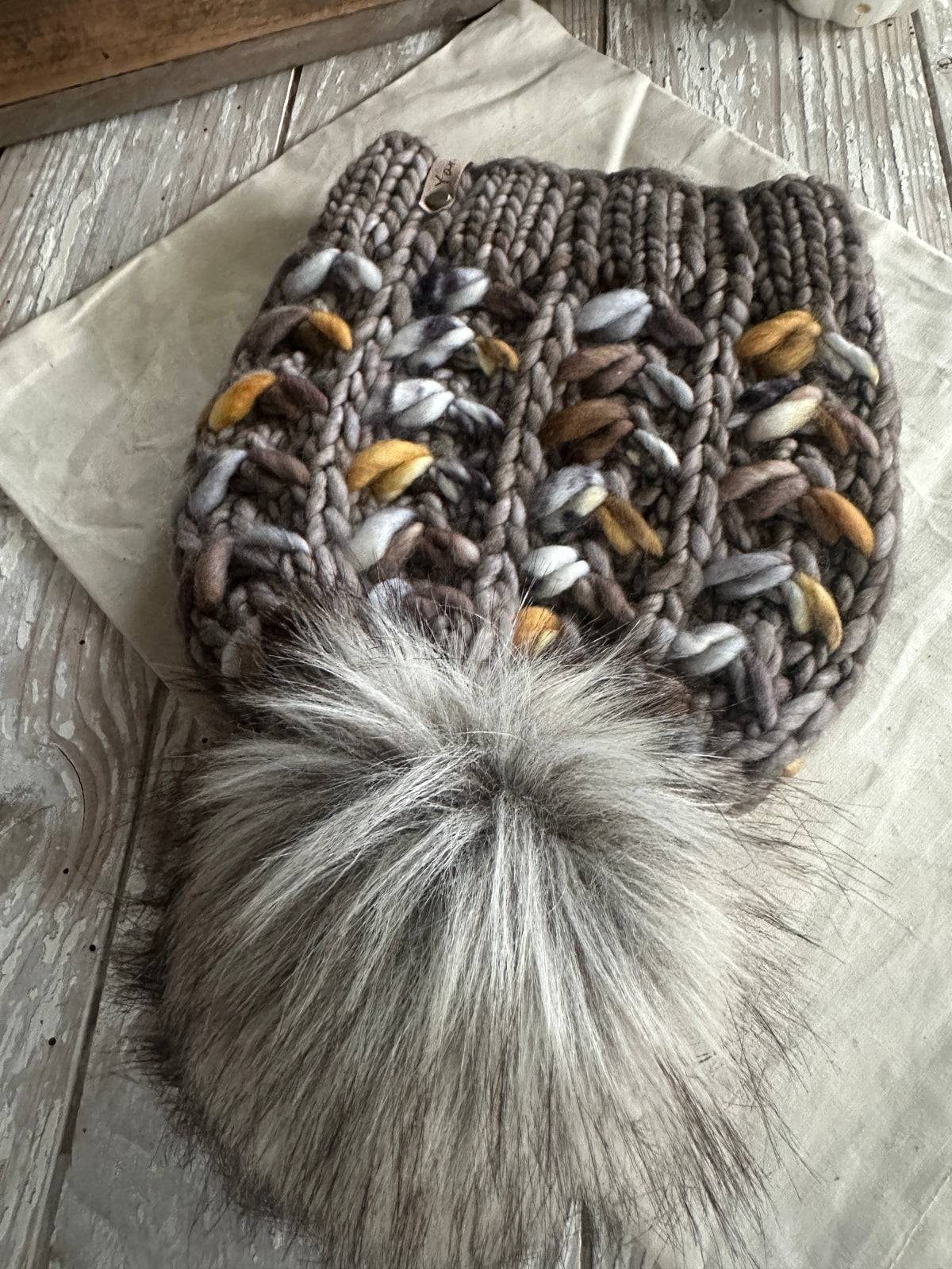 Merino wool knit hat with faux fur Pom