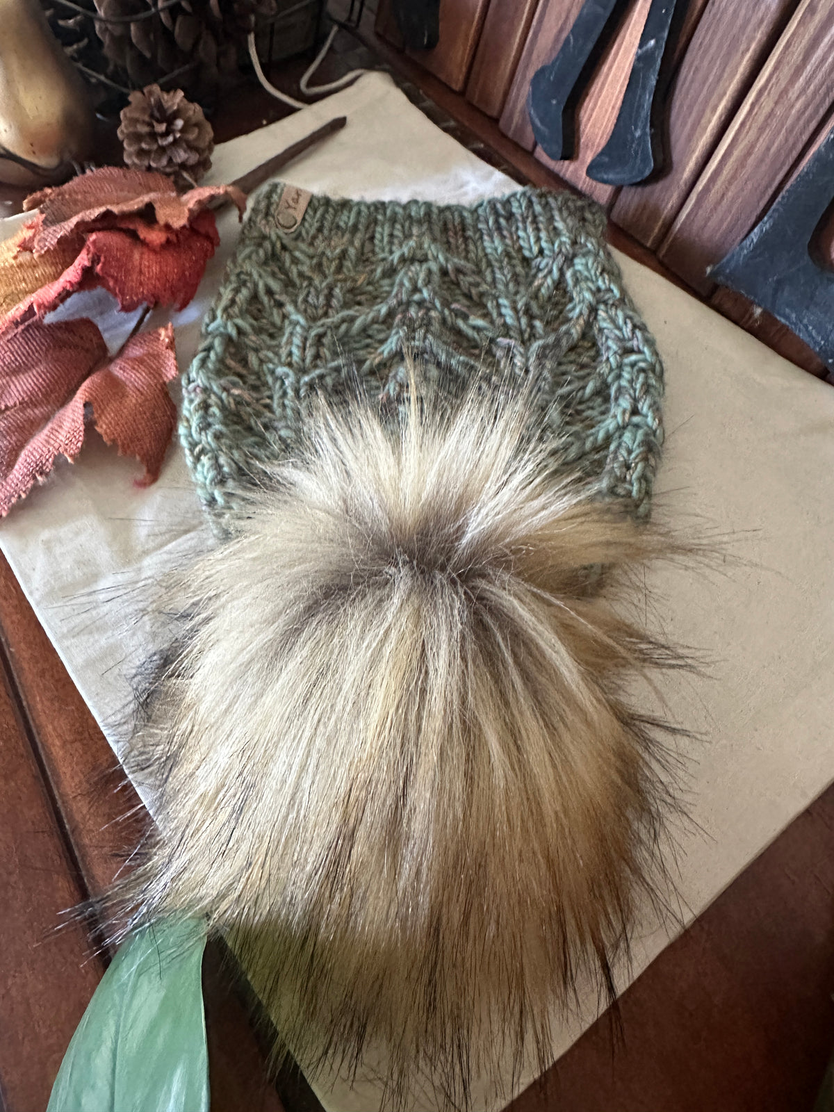 Merino wool knit hat with faux fur Pom